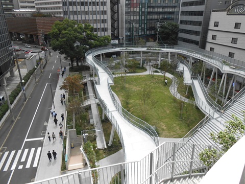 fishmejina33's tweet photo. 博多駅前西銀ビルの裏の公園 https://t.co/iAIlUXpstU