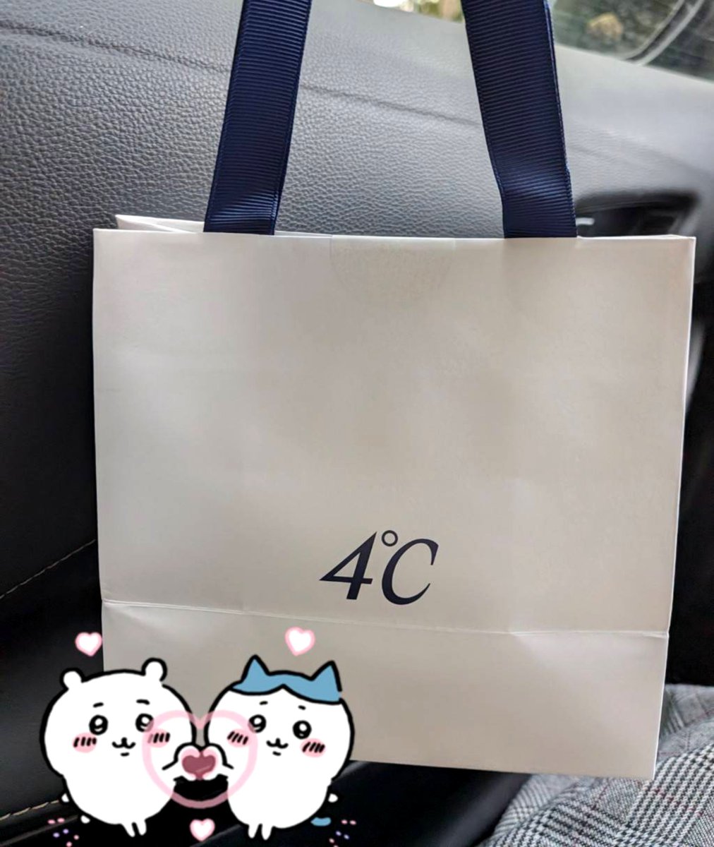 gon2_2891's tweet photo. １９歳の誕生日にシルバーのアクセサリーをもらうと幸せになれるというジンクスがあるので、娘にネックレス買いました😚🎁 https://t.co/rXhp97juBY