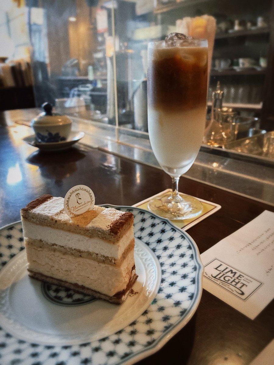 _sodachizakari's tweet photo. 雨宿りによく使う喫茶店です。 https://t.co/9HQLo2xgE7