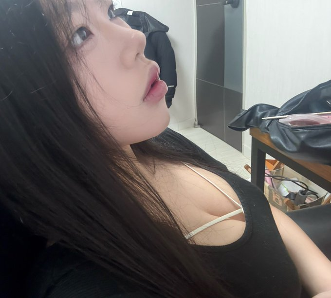 missgenesis_'s tweet photo. 생각해보니 있긴함 근데 ㅈㄴ 작음 신축성 없고  #수원 #맘눌뎀 #일상계트친소 https://t.co/gBQpfogO1M