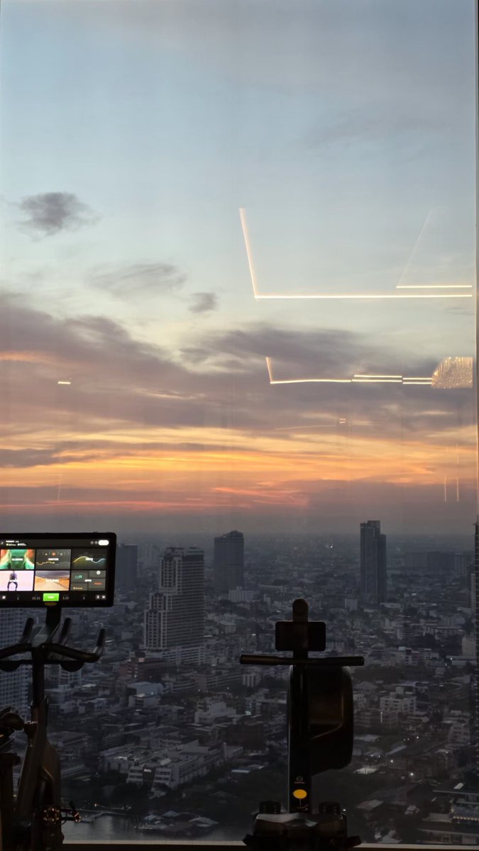 chnnosaurus's tweet photo. พอรุ้ว่าฟ้าหลังฝนสวย แต่วันนี้สวยเต็ม10เลย https://t.co/Kdm52oL42B