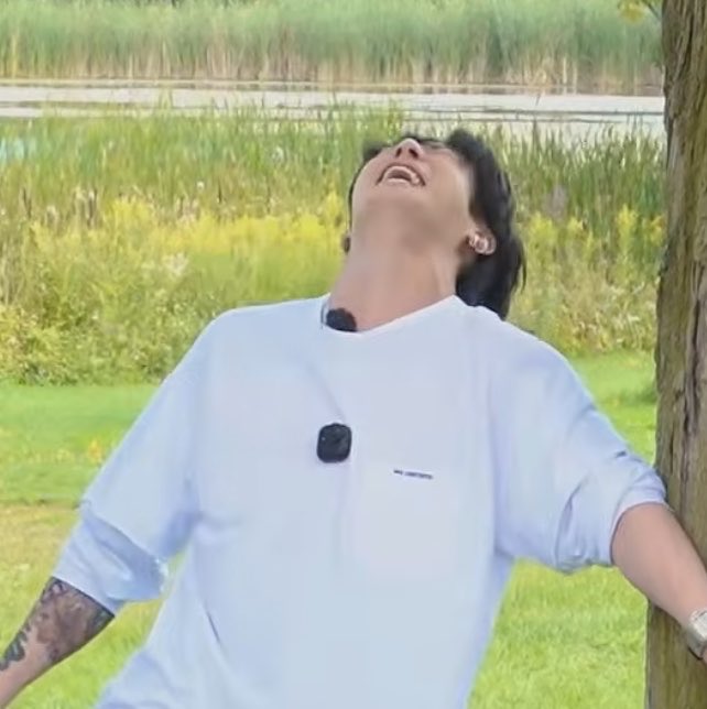 mnisjungkook's tweet photo. i love knowing when jungkook is happy and finds something funny when he tilts his whole body back and smiles so big u can see all his teeth and his top lip disappears and his face crinkles with joy <3 https://t.co/P9IYdZgqLB