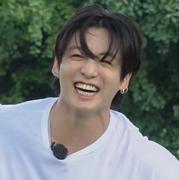 mnisjungkook's tweet photo. i love knowing when jungkook is happy and finds something funny when he tilts his whole body back and smiles so big u can see all his teeth and his top lip disappears and his face crinkles with joy <3 https://t.co/P9IYdZgqLB