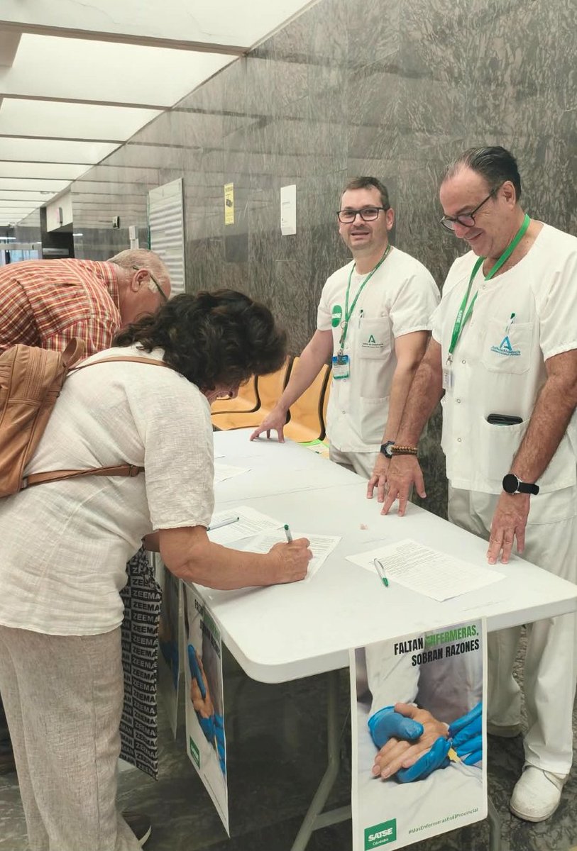SATSECordoba's tweet photo. El Informe anual del Sistema Nacional de Salud, que publica los datos oficiales del Ministerio de Sanidad, sitúa a los hospitales andaluces con el menor número de enfermeras por paciente. SATSE mantiene una campaña de recogida de firmas, hoy en  el Hospital Provincial de Córdoba, exigiendo más recursos y ratios mejores enfermera/paciente, para  garantizar la seguridad del paciente y unas condiciones laborales adecuadas.#STOPagresiones #MasEnfermerasEnelProvincial #SanidadPública #SATSE #Córdoba #SanidadDigna #SATSECórdoba #Comepagas #SasTeFalla #MasEnfermerasEnCordoba #MasFisioterapeutasEnCordoba #MasMatronasEnCordoba