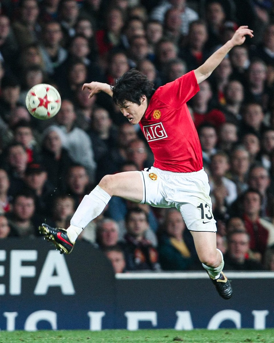 ChampionsLeague's tweet photo. Park Ji-sung 😤📸 

#UCL https://t.co/fcG7tFxsOc