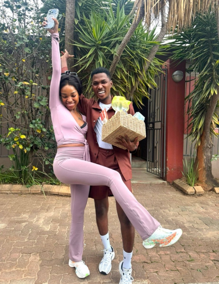 Nompumelel5169's tweet photo. Another thing about here she loves us 🥰🥰🥰my sweet fave🥰💚

BOLD THANDEKA 
THALIANS ARE UNSTOPPABLE 
#ThandekaTshabalala 
#CiaoThandeka https://t.co/U0Gf8ek56Y