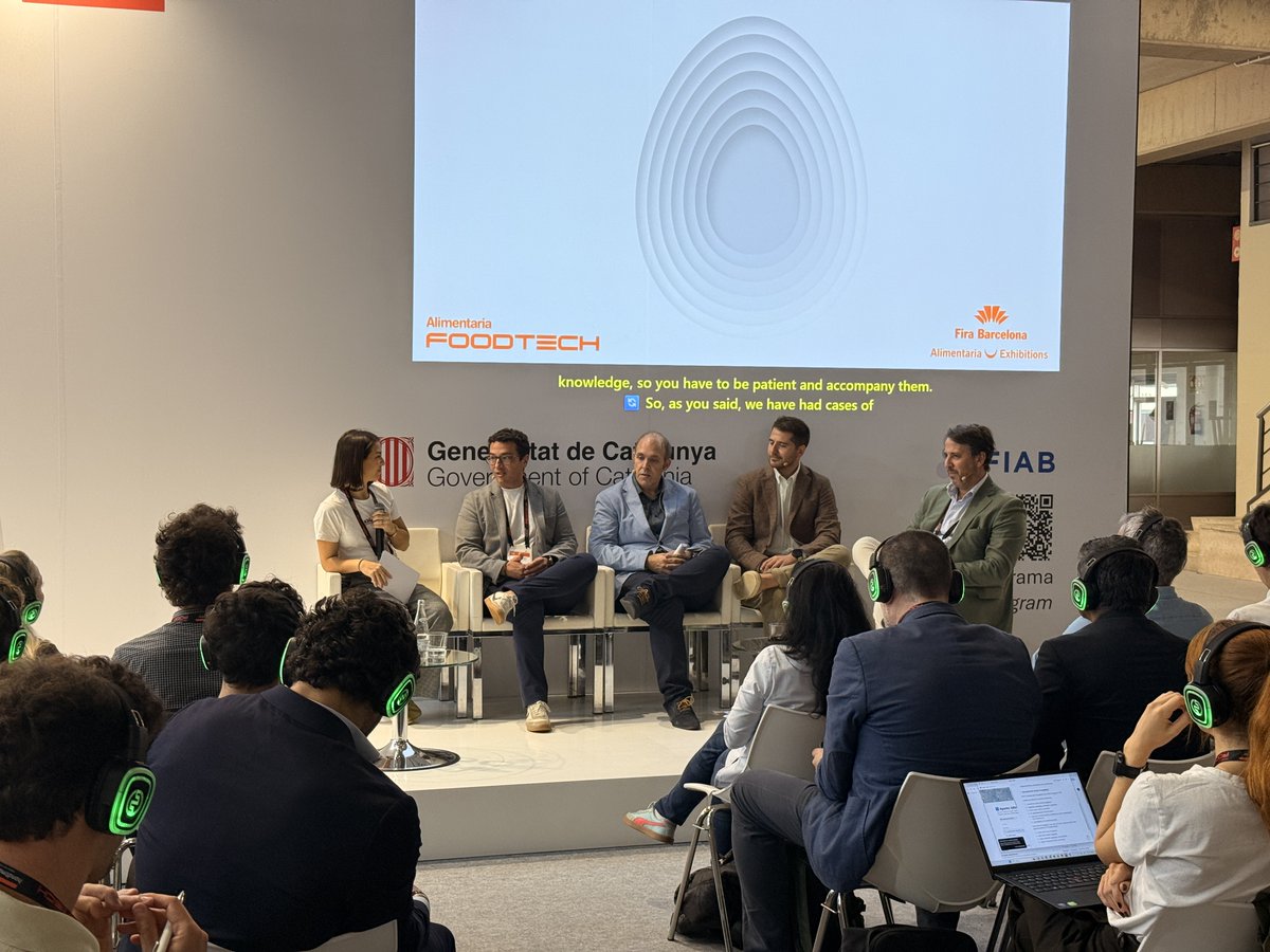 FoodtechBCN's tweet photo. 🚀 ¿Dónde se están creando las grandes oportunidades en foodtech?

En la ponencia «What’s Next in Food Open Innovation and Investment», powered by @kmzerohub, abordamos el presente y futuro de la innovación abierta y la inversión en el sector agroalimentario.

A través de tres subsesiones, ponemos el foco en las oportunidades que genera la colaboración entre startups, grandes empresas e inversores, en qué buscan las compañías de alimentación en las startups y en cómo poner al consumidor en el centro de la innovación.

1️⃣  «Dónde están las oportunidades en foodtech: innovación abierta e inversión» con Juan Requena, Director de Innovación Abierta y Venture de @kmzerohub

2️⃣  «Qué buscan las grandes empresas de alimentación en las startups: cinco años de Open Innovation» con Mónica Prada, Project Manager de @kmzerohub, Iván Pérez, Responsable de I+D+i de @vickyfoods, Ramón Lacomba, Director Corporativo de I+D de Familia Martínez y David Palmero, Director de I+D de Huevos Guillén

3️⃣ «Innovación invisible: un sistema de calidad con el consumidor en el centro» con Juan Requena, Director de Innovación Abierta y Venture de @kmzerohub, Ramón Lacomba, Director Corporativo de I+D de Familia Martínez y Maruxa Quiroga, CEO y cofundadora de @sensesbit_