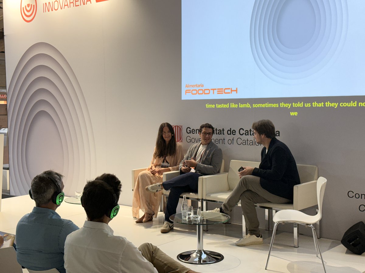 FoodtechBCN's tweet photo. 🚀 ¿Dónde se están creando las grandes oportunidades en foodtech?

En la ponencia «What’s Next in Food Open Innovation and Investment», powered by @kmzerohub, abordamos el presente y futuro de la innovación abierta y la inversión en el sector agroalimentario.

A través de tres subsesiones, ponemos el foco en las oportunidades que genera la colaboración entre startups, grandes empresas e inversores, en qué buscan las compañías de alimentación en las startups y en cómo poner al consumidor en el centro de la innovación.

1️⃣  «Dónde están las oportunidades en foodtech: innovación abierta e inversión» con Juan Requena, Director de Innovación Abierta y Venture de @kmzerohub

2️⃣  «Qué buscan las grandes empresas de alimentación en las startups: cinco años de Open Innovation» con Mónica Prada, Project Manager de @kmzerohub, Iván Pérez, Responsable de I+D+i de @vickyfoods, Ramón Lacomba, Director Corporativo de I+D de Familia Martínez y David Palmero, Director de I+D de Huevos Guillén

3️⃣ «Innovación invisible: un sistema de calidad con el consumidor en el centro» con Juan Requena, Director de Innovación Abierta y Venture de @kmzerohub, Ramón Lacomba, Director Corporativo de I+D de Familia Martínez y Maruxa Quiroga, CEO y cofundadora de @sensesbit_
