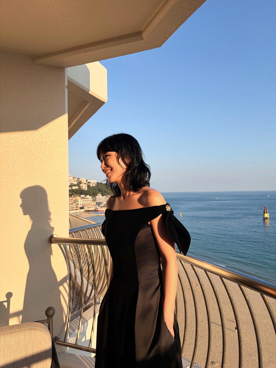 soop_ent's tweet photo. Jeon Do Yeon x Possible Love

𝐓𝐡𝐞 𝟑𝟏𝐬𝐭 𝐁𝐮𝐬𝐚𝐧 𝐈𝐧𝐭𝐞𝐫𝐧𝐚𝐭𝐢𝐨𝐧𝐚𝐥 
𝐅𝐢𝐥𝐦 𝐅𝐞𝐬𝐭𝐢𝐯𝐚𝐥 (𝐁𝐈𝐅𝐅)
'BIFF'의 시작을 알린 아름다움

#전도연 #JeonDoYeon #PossibleLove
#SOOPNow #부산국제영화제 https://t.co/dARkg3PaI5