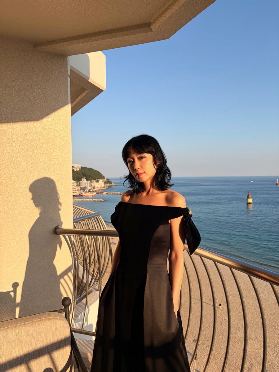 soop_ent's tweet photo. Jeon Do Yeon x Possible Love

𝐓𝐡𝐞 𝟑𝟏𝐬𝐭 𝐁𝐮𝐬𝐚𝐧 𝐈𝐧𝐭𝐞𝐫𝐧𝐚𝐭𝐢𝐨𝐧𝐚𝐥 
𝐅𝐢𝐥𝐦 𝐅𝐞𝐬𝐭𝐢𝐯𝐚𝐥 (𝐁𝐈𝐅𝐅)
'BIFF'의 시작을 알린 아름다움

#전도연 #JeonDoYeon #PossibleLove
#SOOPNow #부산국제영화제 https://t.co/dARkg3PaI5