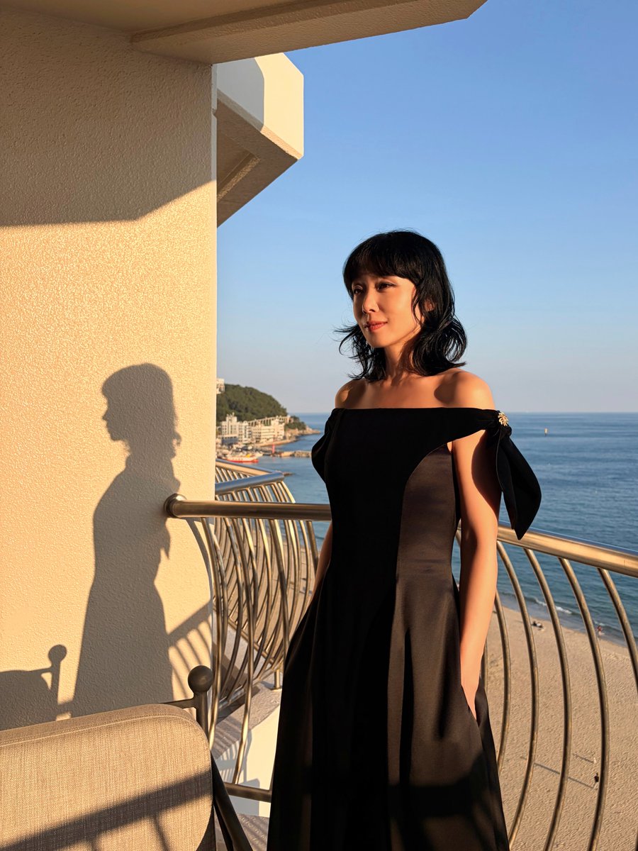 soop_ent's tweet photo. Jeon Do Yeon x Possible Love

𝐓𝐡𝐞 𝟑𝟏𝐬𝐭 𝐁𝐮𝐬𝐚𝐧 𝐈𝐧𝐭𝐞𝐫𝐧𝐚𝐭𝐢𝐨𝐧𝐚𝐥 
𝐅𝐢𝐥𝐦 𝐅𝐞𝐬𝐭𝐢𝐯𝐚𝐥 (𝐁𝐈𝐅𝐅)
'BIFF'의 시작을 알린 아름다움

#전도연 #JeonDoYeon #PossibleLove
#SOOPNow #부산국제영화제 https://t.co/dARkg3PaI5