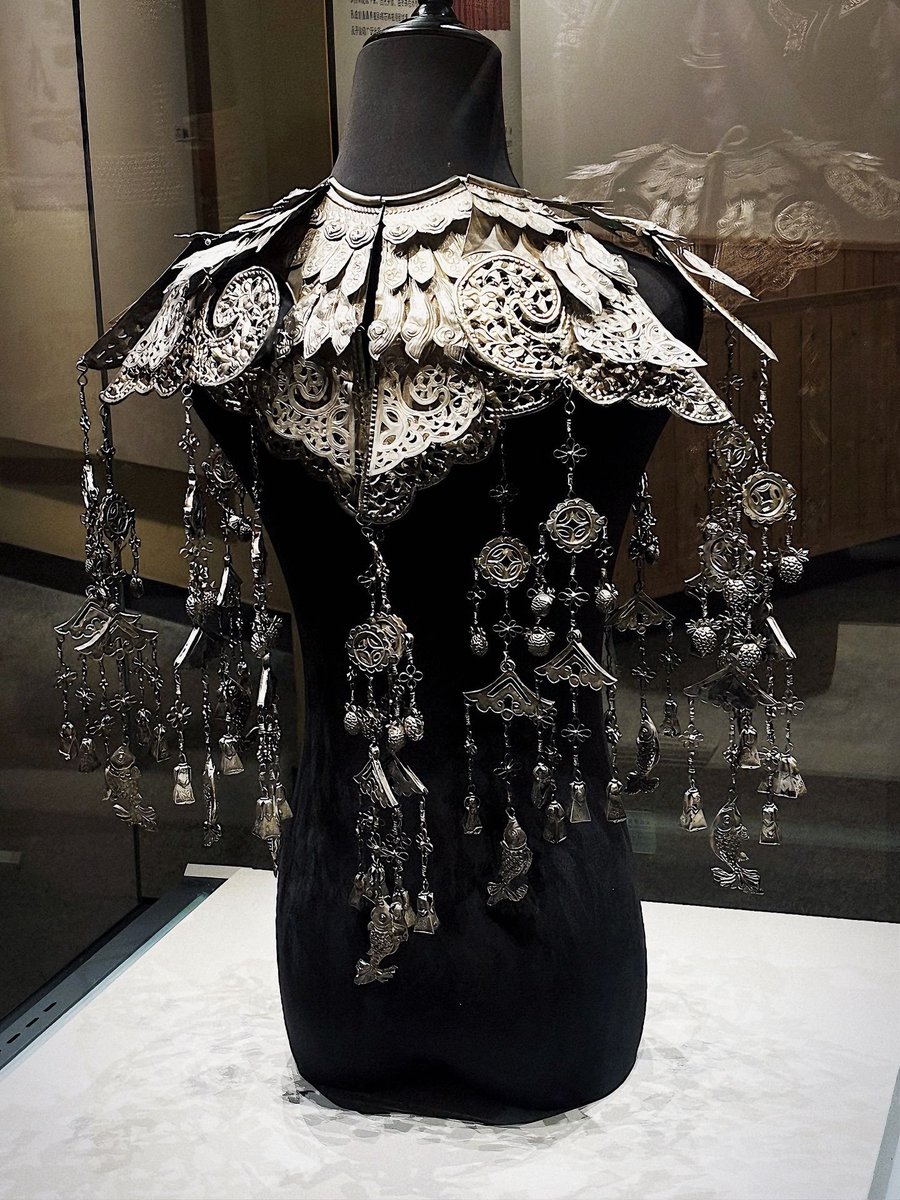 Ninoux's tweet photo. Miao silver cloud shoulder ✨ Handmade filigree silver shoulder cape. Move once, all the silver bells sing. Ancient ethnic Chinese high fashion.
#TraditionalCraft #MiaoSilver https://t.co/3lNesZs0cP