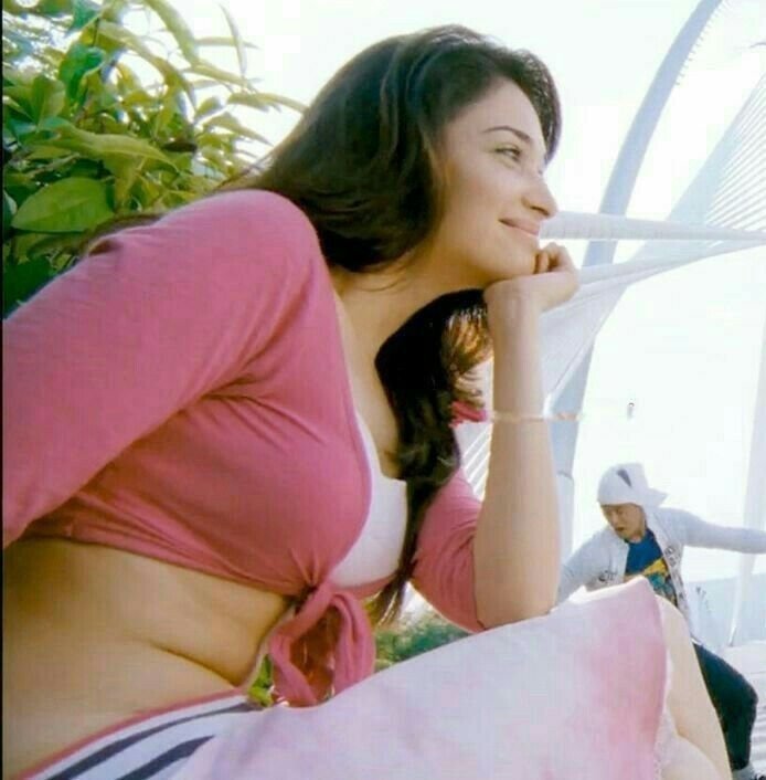 hottieworlds's tweet photo. Tammu 🥰
.
#TamannahBhatia #Nayanthara #Actress https://t.co/PMQdDy56eP