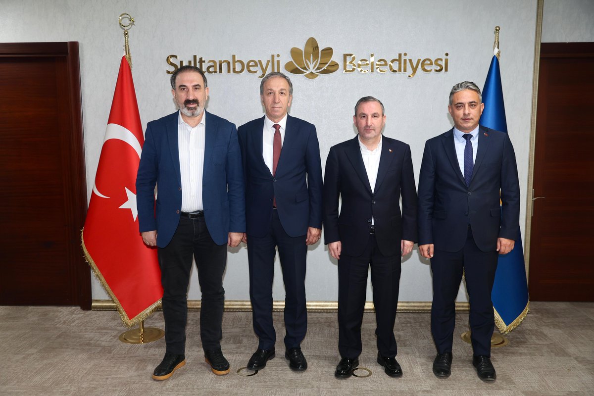 alitombastr's tweet photo. Maltepe Belediyesi Meclis Üyesi Gürol Mançi ve Devlet Malzeme Ofisi İstanbul Bölge Müdürlüğü İdari İşler Şefi Soner Yolcu'ya nazik ziyaretleri için teşekkür ederim. https://t.co/70MHgn7NpQ