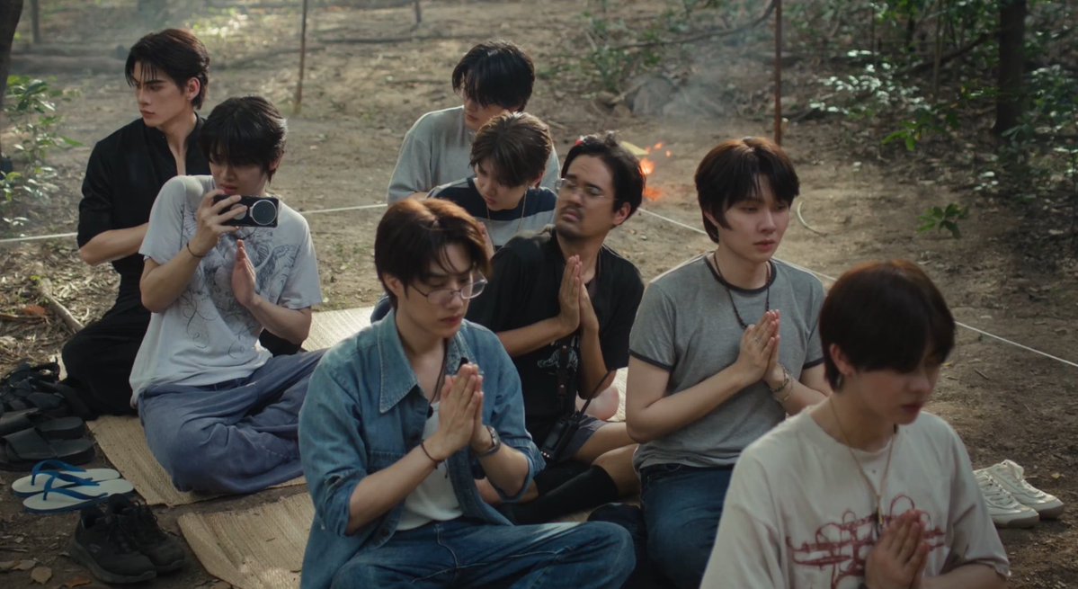 Meanfansrithon1's tweet photo. 4คน ข้างหลังคือ พ่อครู เขม ชาญ เจต Ver.2 หรอ555555555555555

TRAILER KHEMJIRA FOREVER
#ตัวอย่างเขมจิราตลอดกาล https://t.co/c0NHaY2gAU