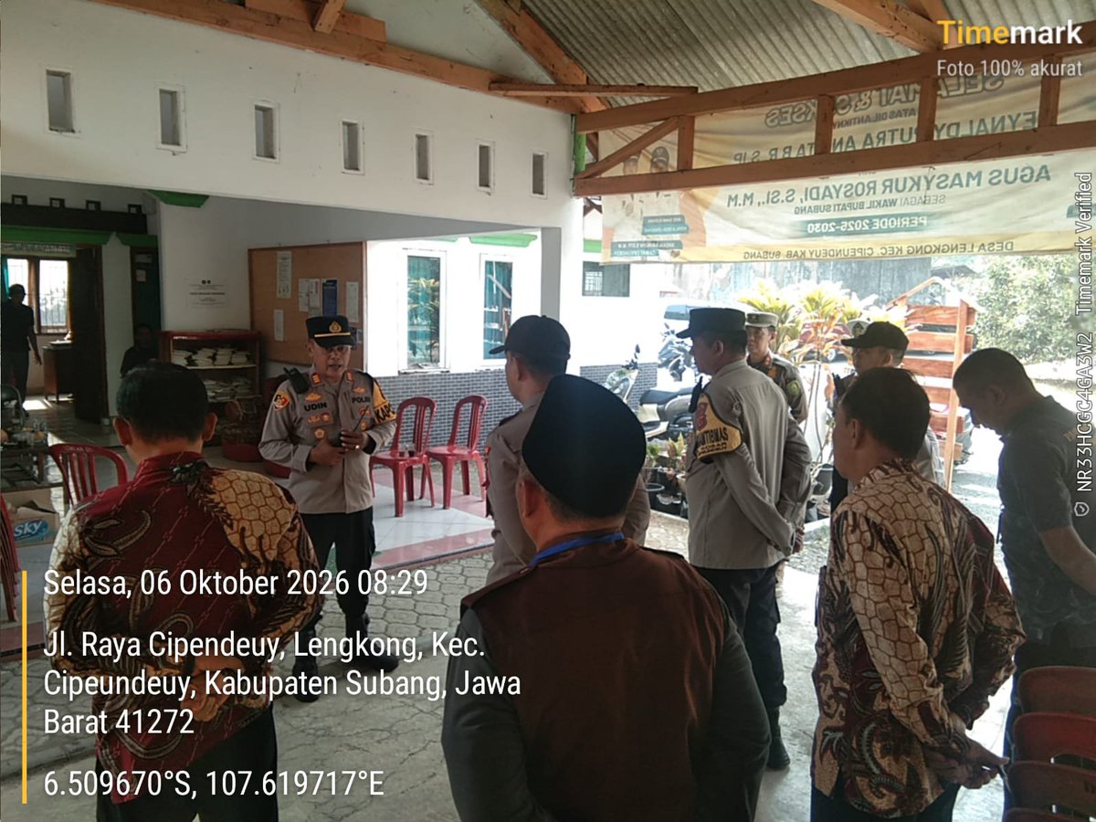 HumassekCpdysbg's tweet photo. Kapolsek Cipeundeuy AKP Udin Awaludin, SH, MH, CPHR pimpin Apel Pratugas pengamanan penetapan balon menjadi calon, penyerahan SK dari panitia kepada Calon, penentuan no urut dan tanda gambar  serta pelaksanaan Deklarasi Damai Desa Lengkong https://t.co/Mw6hZEBQZw