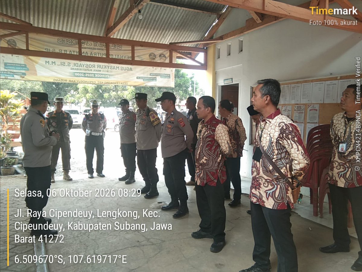 HumassekCpdysbg's tweet photo. Kapolsek Cipeundeuy AKP Udin Awaludin, SH, MH, CPHR pimpin Apel Pratugas pengamanan penetapan balon menjadi calon, penyerahan SK dari panitia kepada Calon, penentuan no urut dan tanda gambar  serta pelaksanaan Deklarasi Damai Desa Lengkong https://t.co/Mw6hZEBQZw