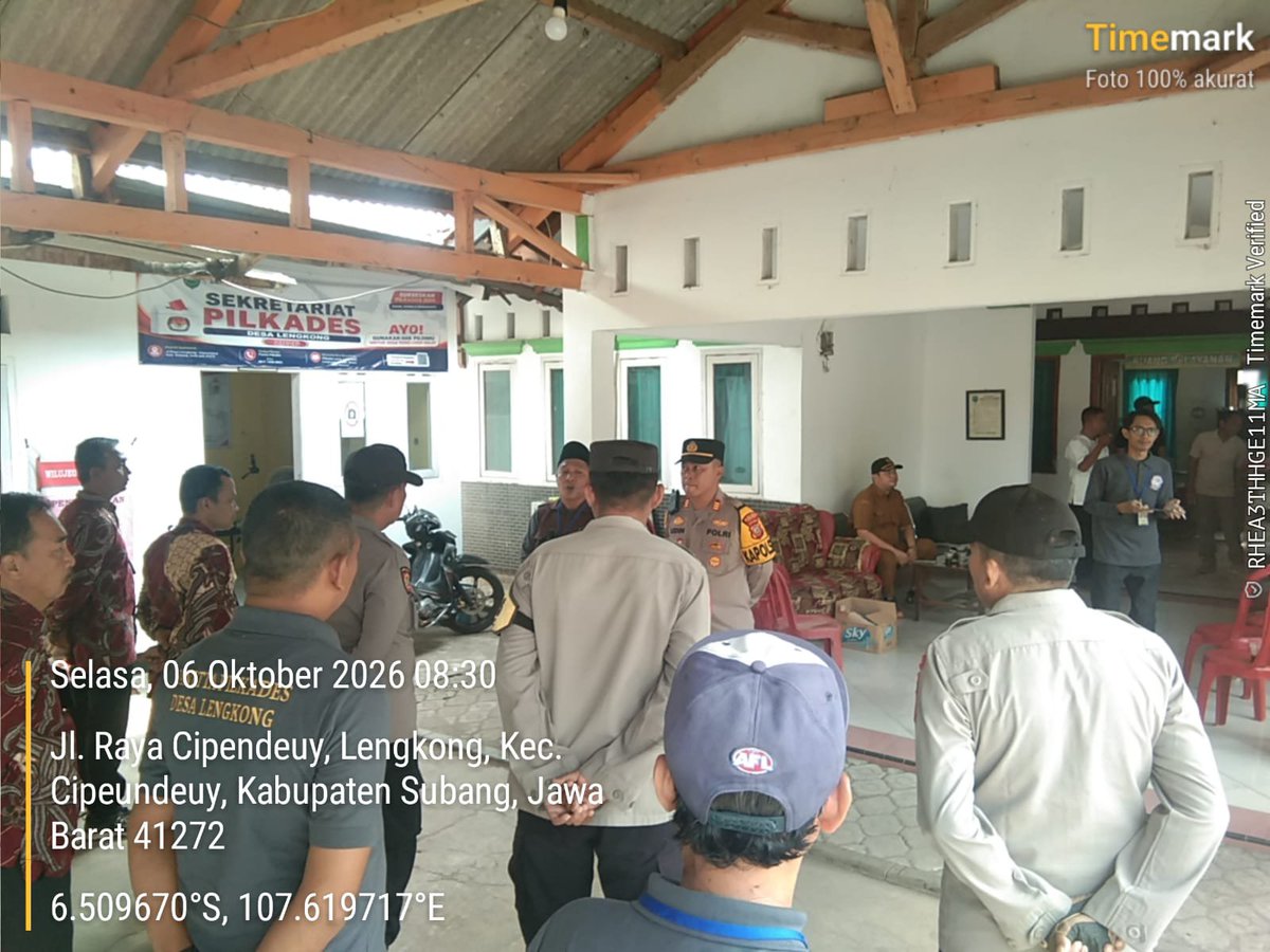 HumassekCpdysbg's tweet photo. Kapolsek Cipeundeuy AKP Udin Awaludin, SH, MH, CPHR pimpin Apel Pratugas pengamanan penetapan balon menjadi calon, penyerahan SK dari panitia kepada Calon, penentuan no urut dan tanda gambar  serta pelaksanaan Deklarasi Damai Desa Lengkong https://t.co/Mw6hZEBQZw