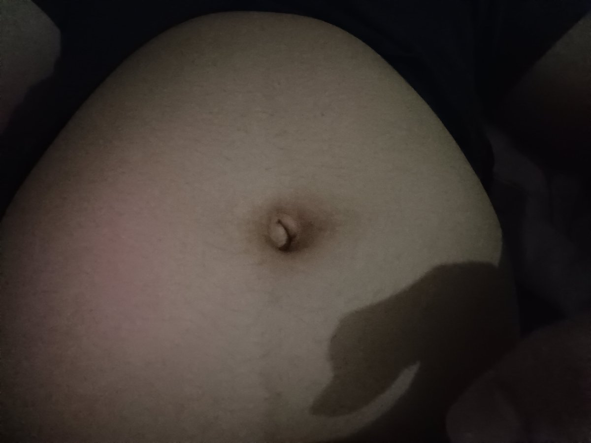 coconut9_9's tweet photo. Chugged 2L again :D, upper belly tight as drum~ #bellyinflation #big_belly https://t.co/X7DztQ2hpY