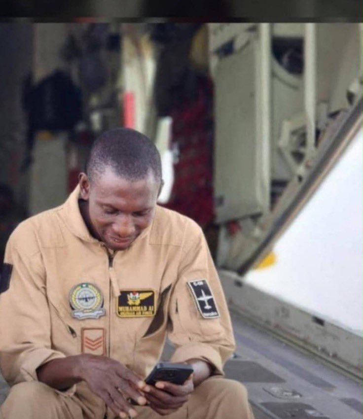 NigeriaStories's tweet photo. Photo of Some Of The Nigerian Air Force Officers Involved In Plane Crash In Igbokoda, Ondo State 💔 https://t.co/uBi2I8iE2X