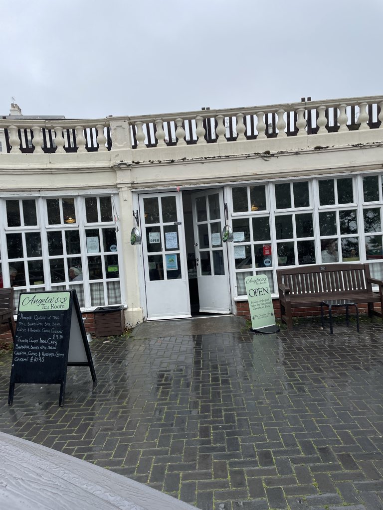 Wendy46516135's tweet photo. Tea and cakes in Filey this morning  ☕️🍰❤️ https://t.co/7serBkylJq