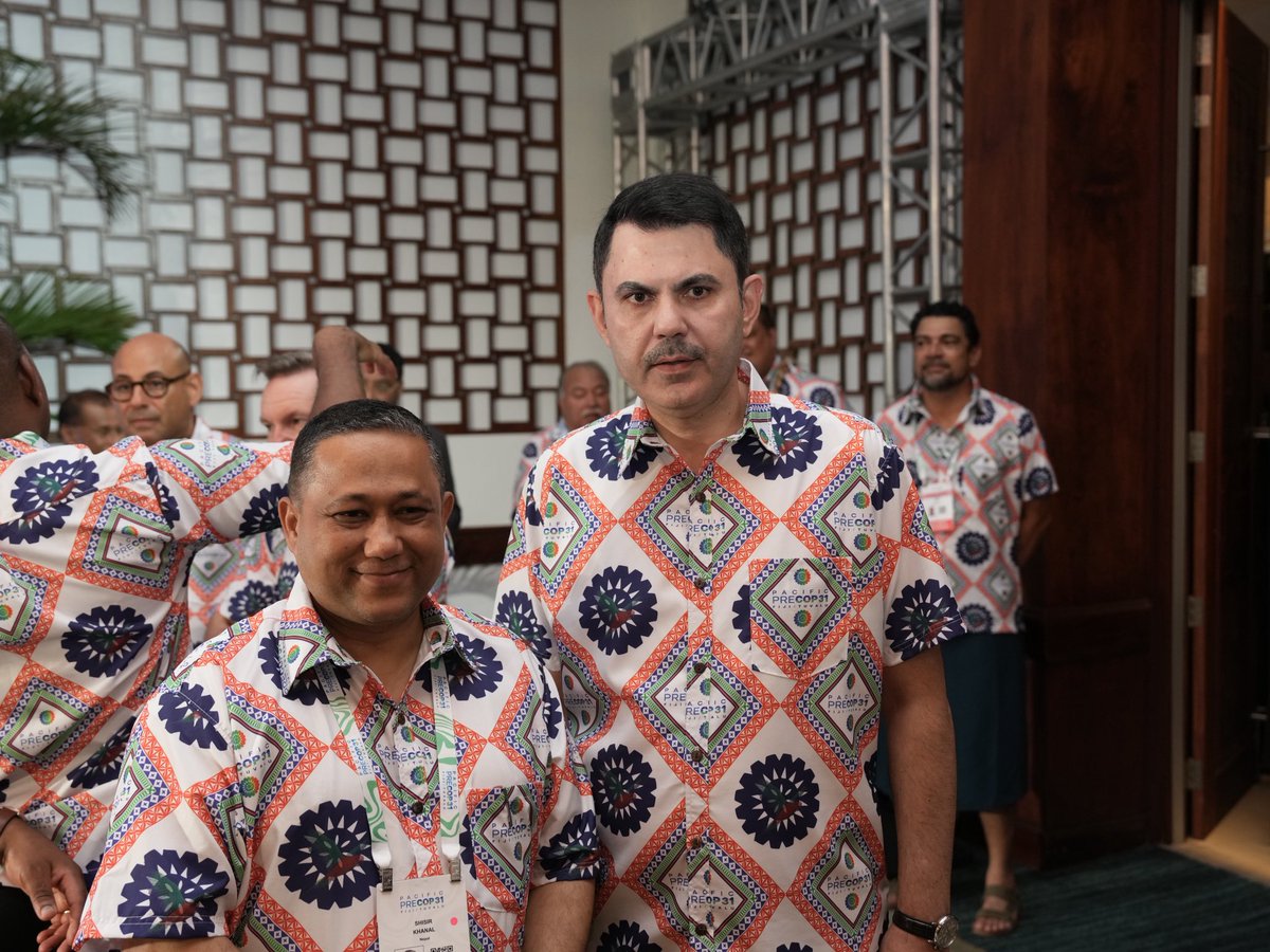 murat_kurum's tweet photo. Nepal Dışişleri Bakanı Sayın Shisir Khanal ile Fiji’deki Pre-COP vesilesiyle bir araya geldik.

Afet sonrası Nepal halkının yaşadığı acıyı bir kez daha paylaştık, taziyelerimizi ilettik.

Afetlere karşı tecrübemizi paylaşmaya, dayanışmaya devam edeceğiz. https://t.co/96X2w7yJlO