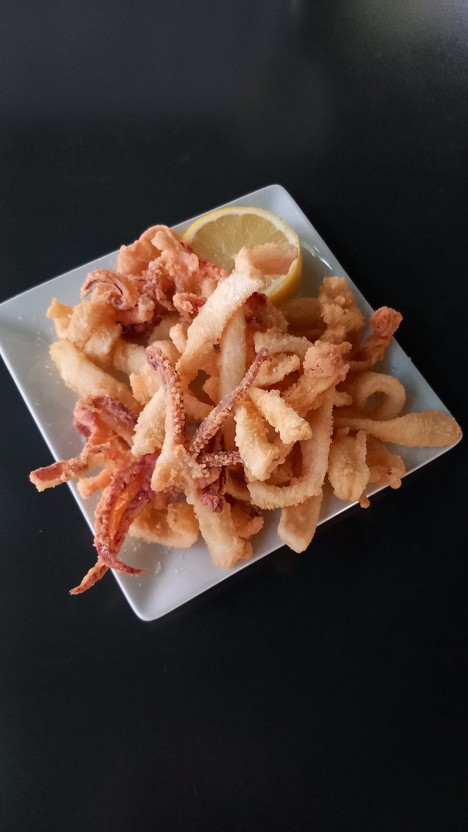 PepGranellTrave's tweet photo. Lo dicho, si van por #Elizondo no duden de visitar por la tarde el bar Futbolin Ostatua. Estas #rabas son de las mejores que recuerdo haber comido 👌💪😍
Si no pasa nada este verano volveremos.
#Twitter #tapear #restaurantes #Navarra #gastrolovers #foodie #comer #raciones #eat https://t.co/XA59m7gC1b