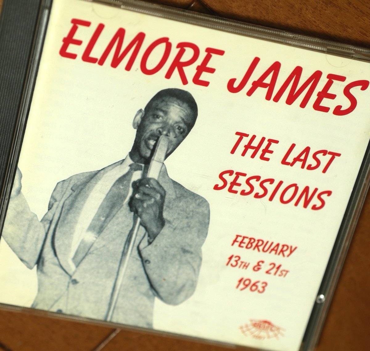 shu_ota2's tweet photo. Elmore James「The Last Sessions」('63年)です
↓
https://t.co/0YdEGSu5sI

Elmore James が 亡くなる2か月前の最後のセッション。
彼は言わずと知れた エレキ・ギター のスライドの達人ですが、彼ソウルフル且つパワフルな歌も好きなんです。
彼の強烈なスライド・ギターと歌を、是非！ https://t.co/2MI5oHUXTQ