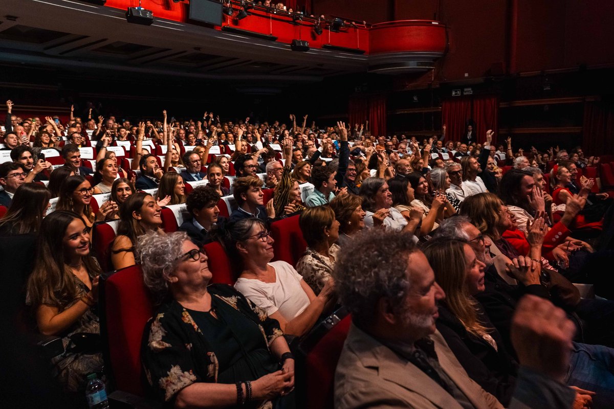 acontrafilms's tweet photo. Así fue la premiere de Arriba Tutto en el Cine Capitol de Madrid ✨

Gracias a todos los que nos acompañasteis en una noche tan especial. ❤️

𝟐𝟑 𝐝𝐞 𝐨𝐜𝐭𝐮𝐛𝐫𝐞, solo en cines https://t.co/1oS788yKz1