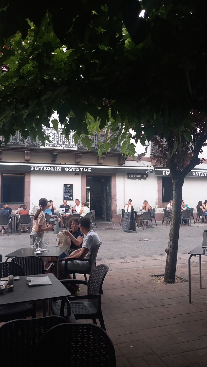 PepGranellTrave's tweet photo. Lo dicho, si van por #Elizondo no duden de visitar por la tarde el bar Futbolin Ostatua. Estas #rabas son de las mejores que recuerdo haber comido 👌💪😍
Si no pasa nada este verano volveremos.
#Twitter #tapear #restaurantes #Navarra #gastrolovers #foodie #comer #raciones #eat https://t.co/XA59m7gC1b