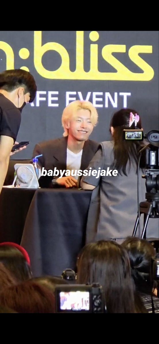babyaussiejake's tweet photo. hi engenes! just trying my luck if you have fancams of this girlie out there 🥺 can i have a copy pls before you delete it? 😭 maybe i have a fancam of yours too! 

event:
jake fansign
fancafe event round 1

help rt pls 🍀✨️ https://t.co/Kr9lk8Ml7W