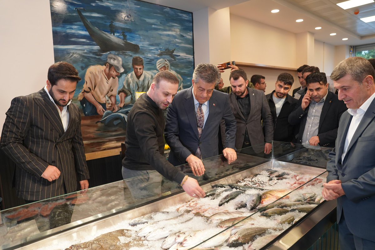 Mehmet_Yarka's tweet photo. Genç girişimcimiz Deniz Balık’ın yeni hizmete açtığı “Deniz Balık Evi Çiğ Noktası” işletmesinin açılışını gerçekleştirdik.
Genç girişimcimize işletmesinin hayırlı olmasını diler, bol ve bereketli kazançlar temenni ediyorum.

Şırnak’ımızda üreten, yatırım yapan ve geleceğe umutla bakan her girişimcimizin yanındayız.