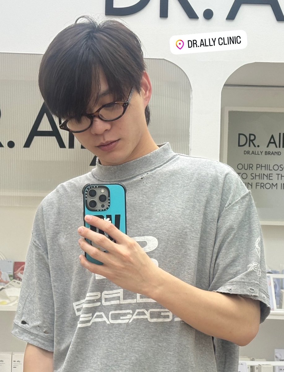 grnprv's tweet photo. เห็นตัวเล็กใส่เมื่อวาน วันนี้เค้าเลยหยิบมาใส่บ้าง กลัวคนอื่นไม่รู้ว่าเค้ารักแฟนมาก https://t.co/AAUA3Pc7TK