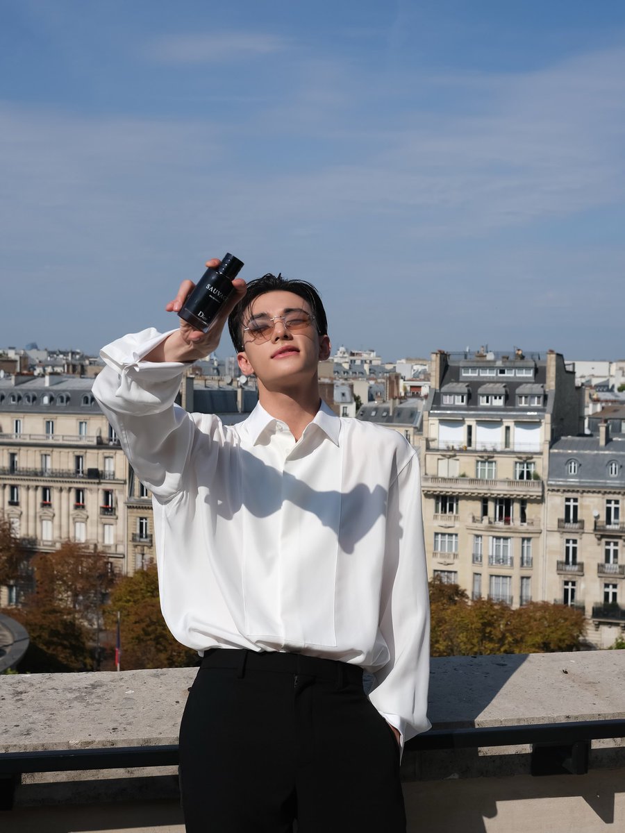 hyunjinpost's tweet photo. hynjinnnn instagram update
#DiorSummer27_HYUNJIN https://t.co/UplGm4vvRf