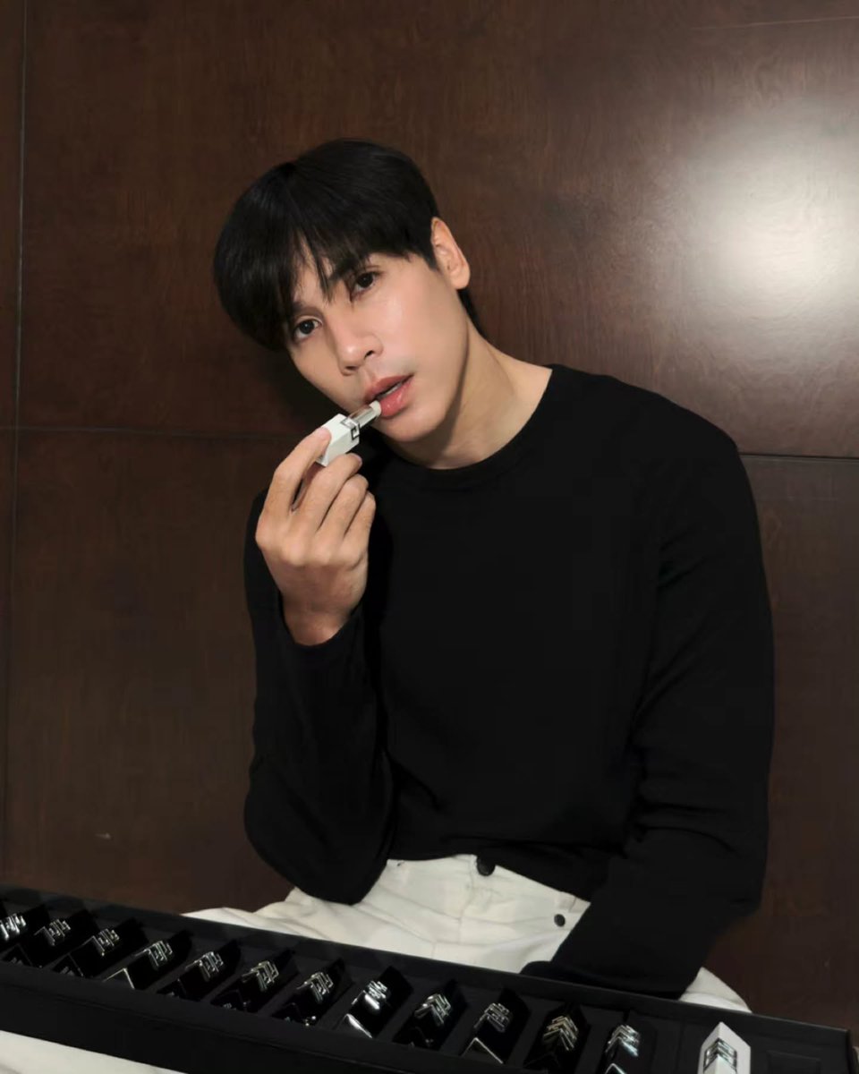 kucing_ucu's tweet photo. JPP daily essentials! Le Rouge + L’Interdit Elixir + Prisme Libre Concealer for his perfect look! ✨
#jesjpp #LeRouge
#Linterdit #PrismeLibre
#GivenchyBeauty
#GivenchyBeautyTH
#GivenchyBeautyxJes https://t.co/f0YmHSVtBa