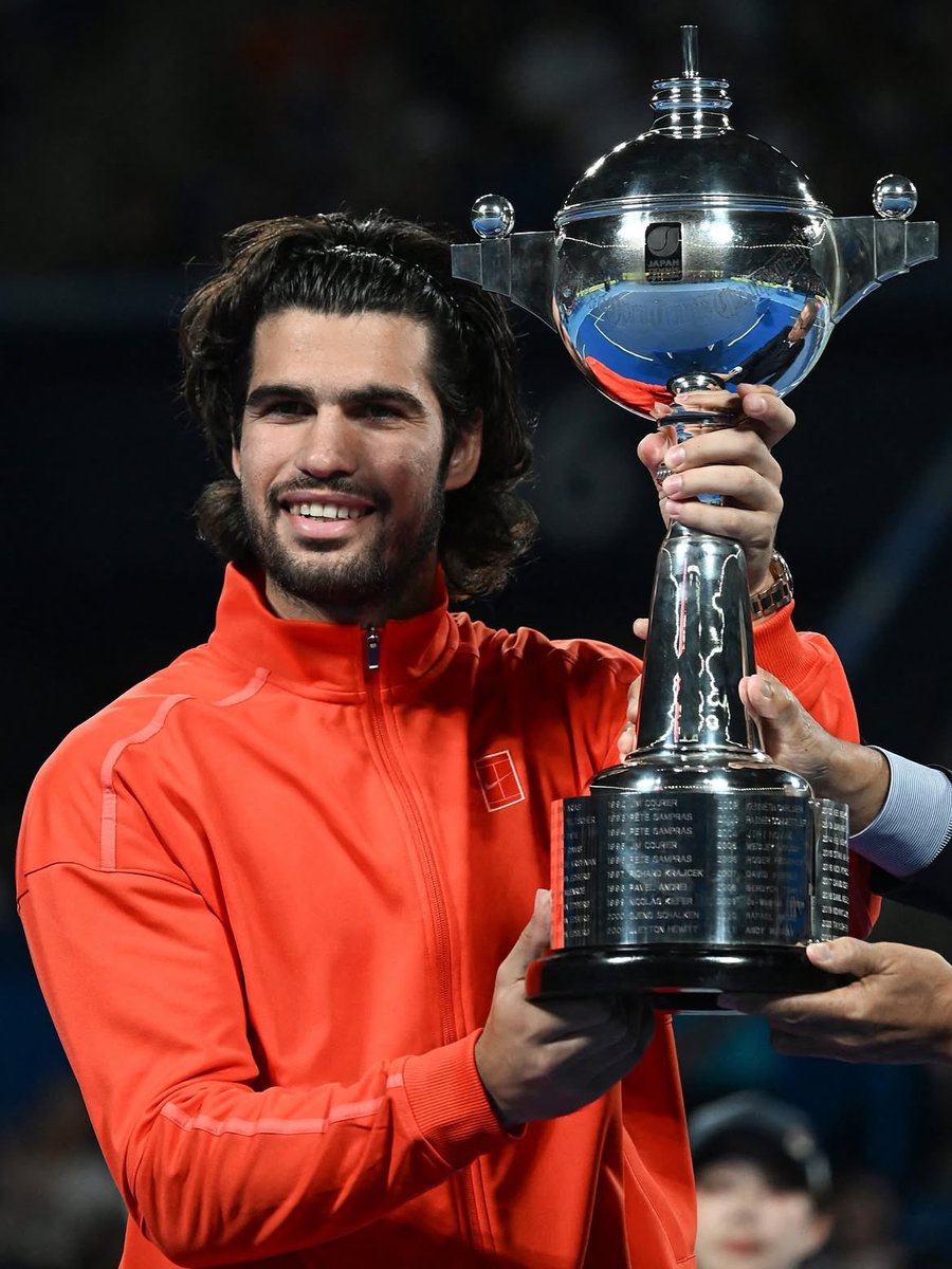 UniversTennis's tweet photo. Le palmarès GARGANTUESQUE de Carlos Alcaraz qui décroche son 27e titre à 23 ans. 🏆🇪🇸

🇬🇧 Wimbledon x2
🇫🇷 Roland-Garros x2
🇺🇸 US Open x2
🇦🇺 Open d’Australie

🇺🇸 Masters 1000 Cincinnati
🇮🇹 Masters 1000 Rome
🇲🇨 Masters 1000 Monte-Carlo
🇺🇸 Masters 1000 Indian Wells x2
🇪🇸 Masters 1000 Madrid x2
🇺🇸 Masters 1000 Miami

🇯🇵 ATP 500 Tokyo x2 🆕
🇶🇦 ATP 500 Doha
🇳🇱 ATP 500 Rotterdam
🇨🇳 ATP 500 Pékin
🇬🇧 ATP 500 Queen’s x2
🇧🇷 ATP 500 Rio
🇪🇸 ATP 500 Barcelone x2

🇭🇷 ATP 250 Umag
🇦🇷 ATP 250 Buenos Aires