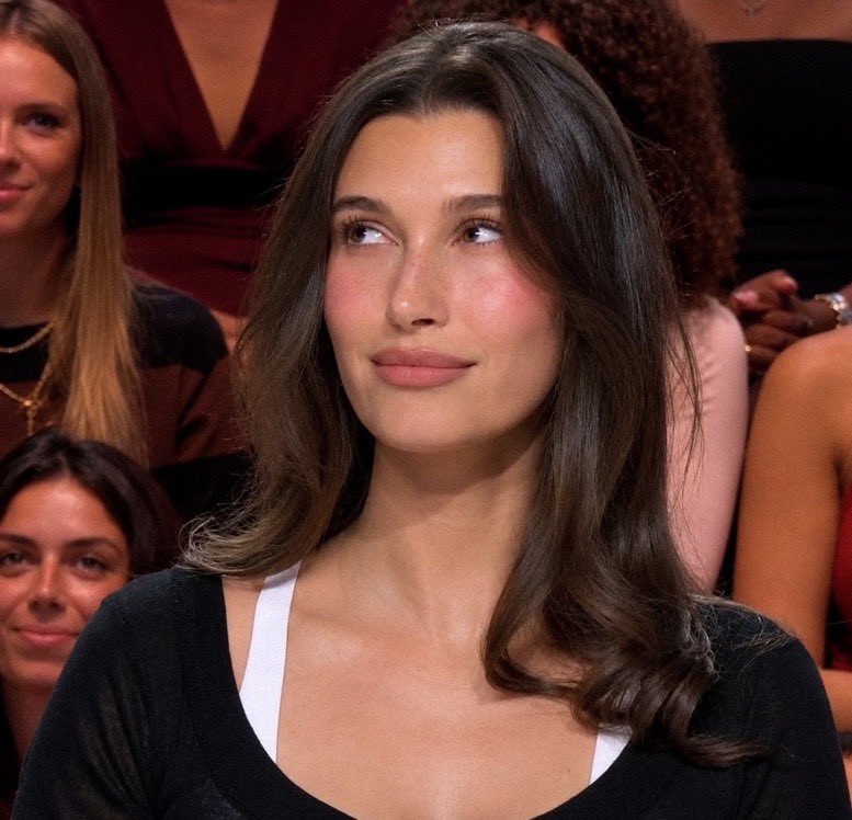 MThatlife55's tweet photo. The French show with the good lighting 👀🤩 https://t.co/1XvwvMCpPt