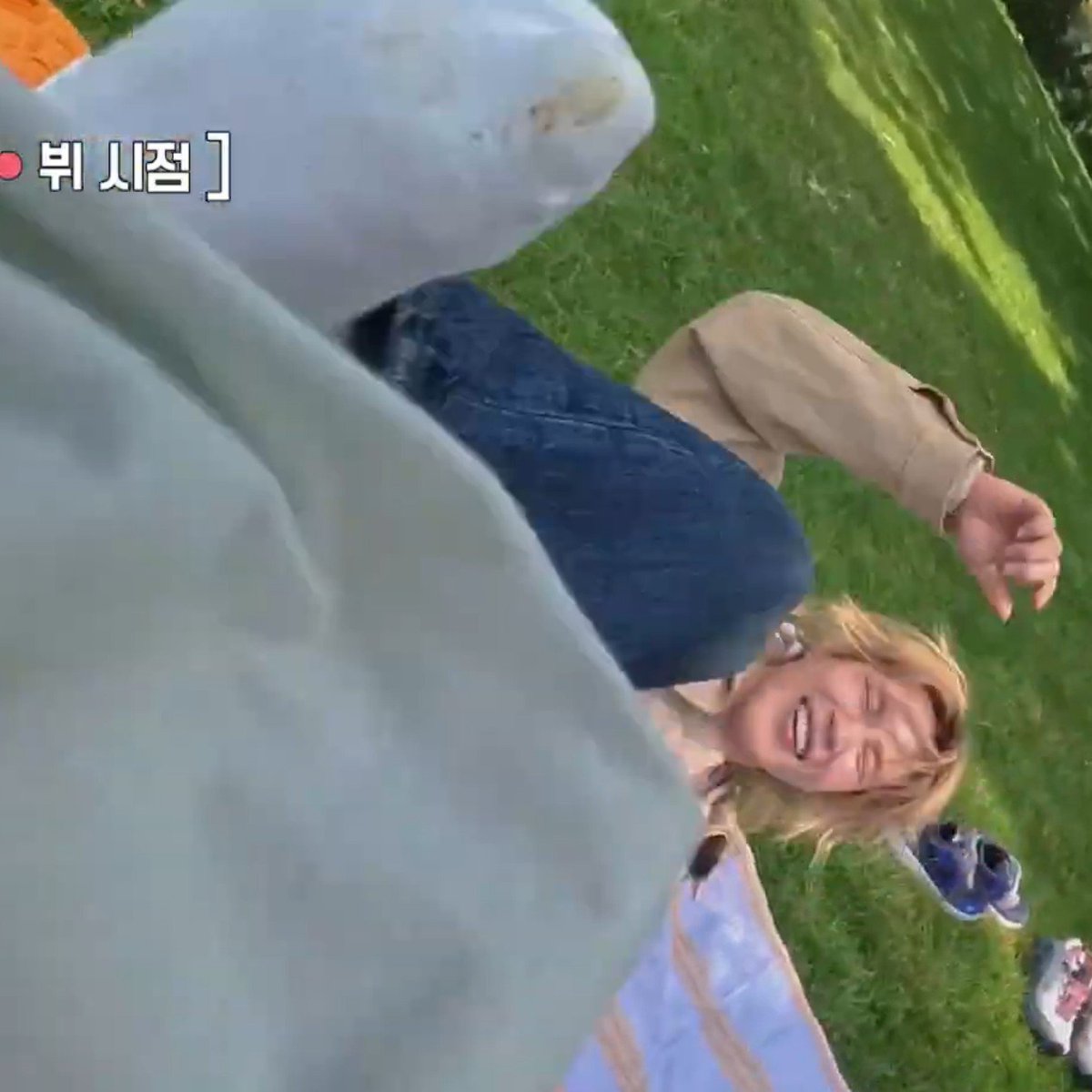 bangpdsgirl's tweet photo. taehyung's pov when jimin stumbled down from trying to get away from him 😆 https://t.co/Fp6D02mGxC