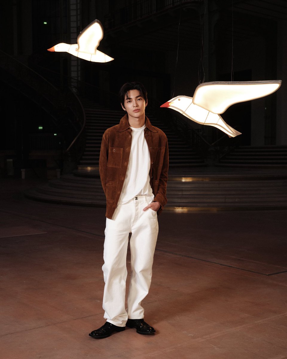 MTVUK's tweet photo. Keonho stuns at the Chanel photocall for Paris Fashion Week 🤎
#KEONHOxCHANELSS27 https://t.co/UXpNQtdlRT
