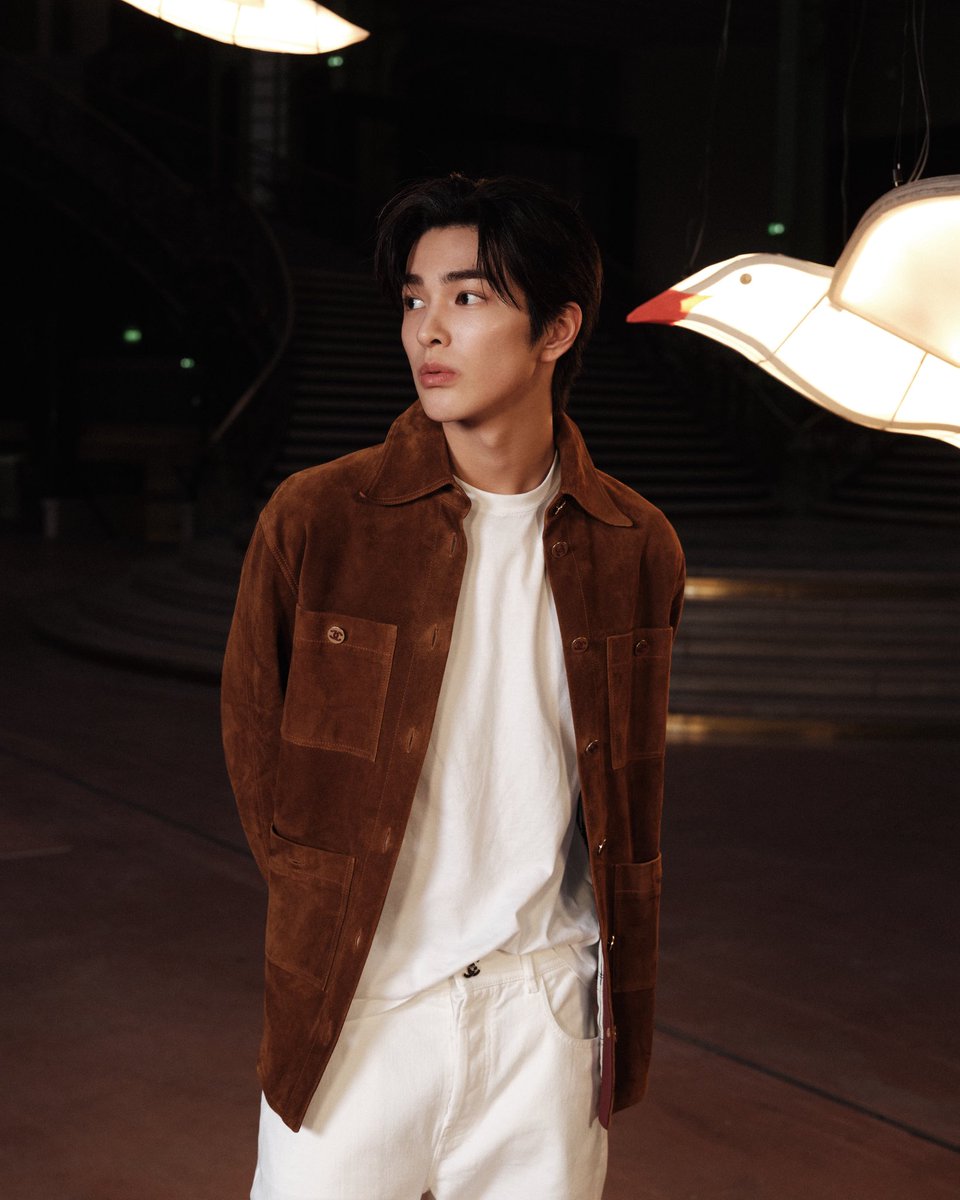 MTVUK's tweet photo. Keonho stuns at the Chanel photocall for Paris Fashion Week 🤎
#KEONHOxCHANELSS27 https://t.co/UXpNQtdlRT