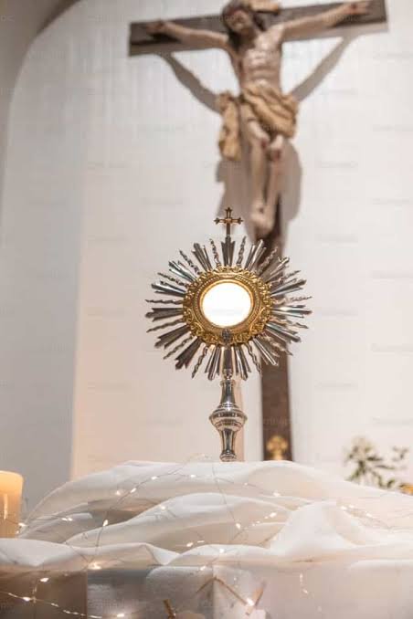MarxCarl7's tweet photo. Bendito.
Alabado
Y Adorado, sea el Santísimo Sacramento del altar. https://t.co/SDEY71G36p
