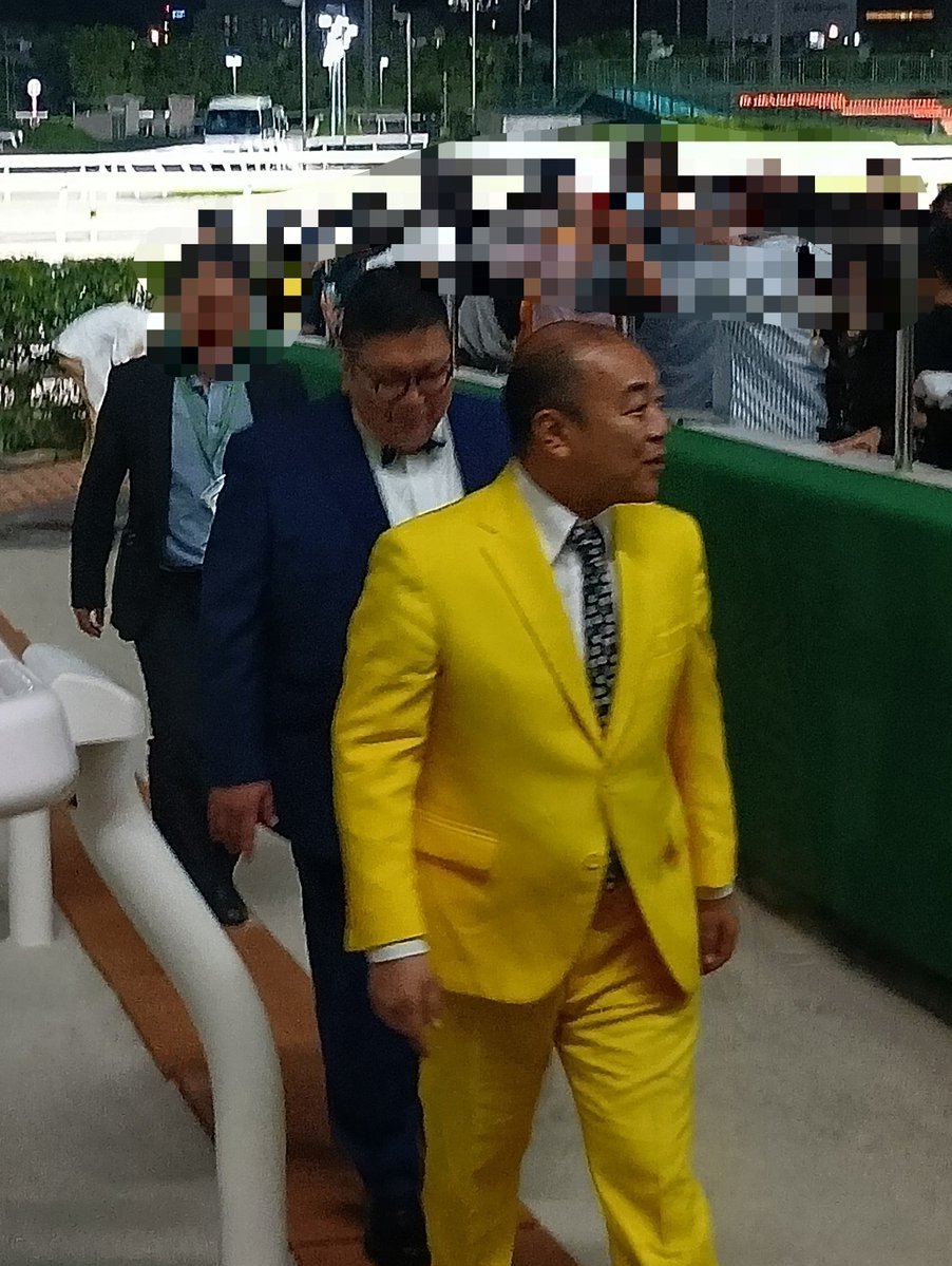 seiunsky_1998's tweet photo. レディスプレリュードの表彰式終わりで捌ける時に、『高野、そこ落とし穴あるから気を付けて！』と言う客の煽りに、『ねぇよ！こんなとこにあるわけねぇだろ！』と返す、きしたかの・高野さん🤣🤣🤣 https://t.co/vMqoP1p6W3