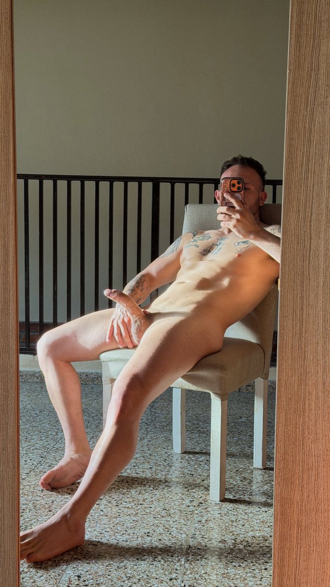 Juanchipex's tweet photo. Un poco de vitamina D 😏🍆☀️

Ustedes tmb aprovechan el solcito? 😏 https://t.co/GvIVBS9ZwR