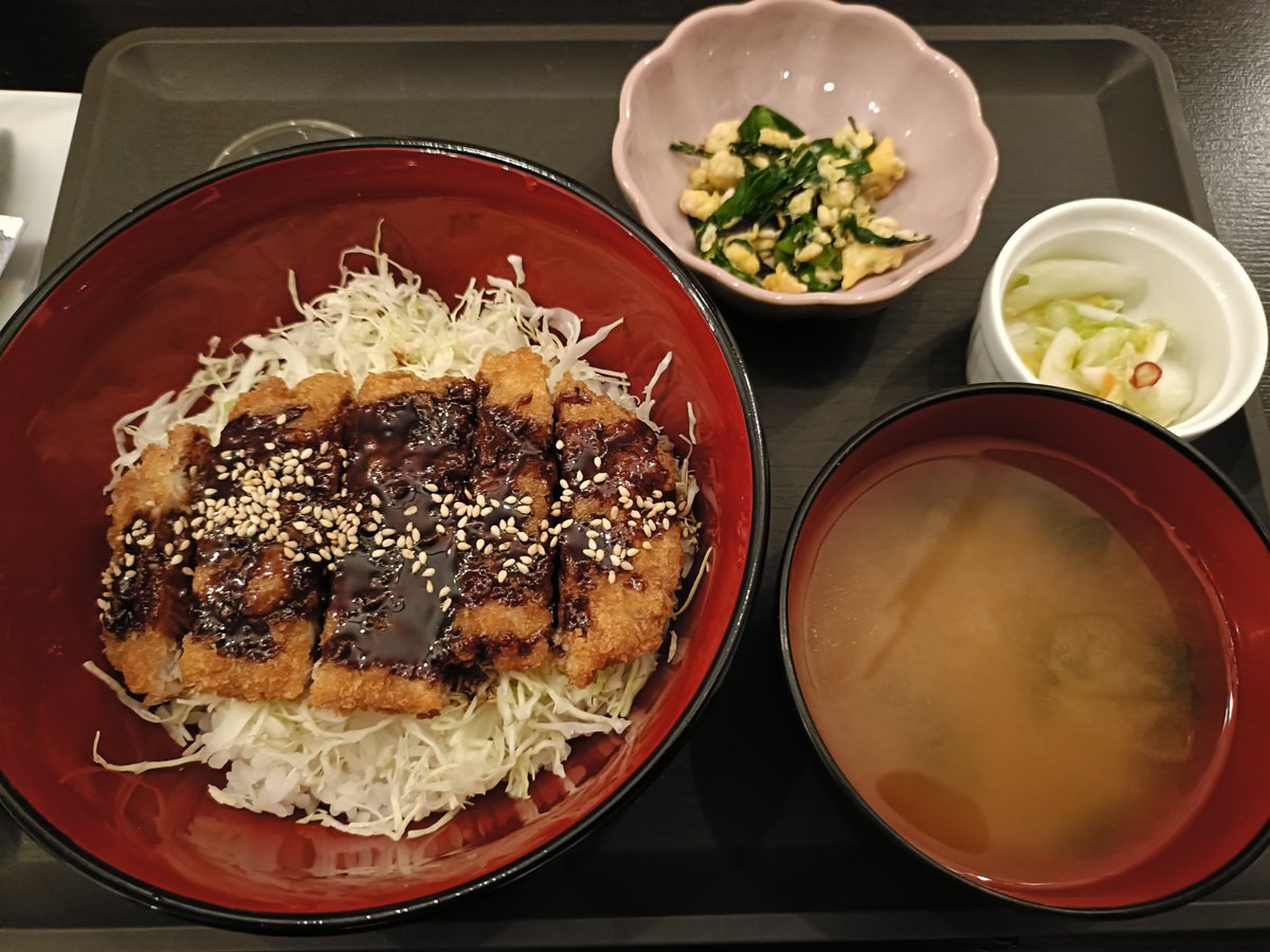 su_u_do_n's tweet photo. ←晩飯1食目
→晩飯2食目(明日の分)
#メイド喫茶Charlotte https://t.co/Fw63t5Zcg5