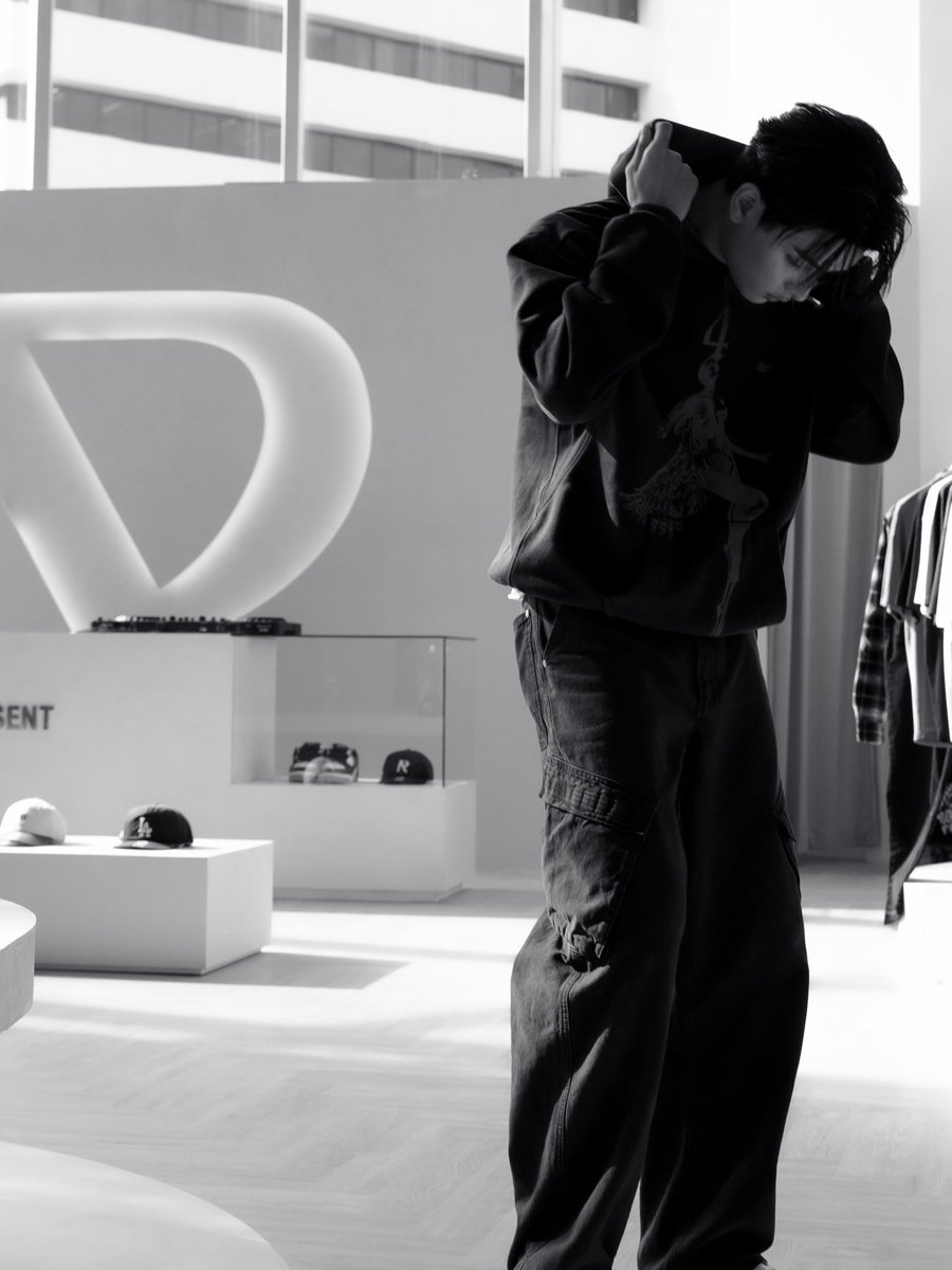 KHUNPOLSTATS's tweet photo. Represent Boy 😎🤘🏻
🔗: https://t.co/Npw2pEJQrq
Please — ❤️Like, 💬comment, 🔁repost, ↗️share, and 📂save
RepresentTH X KHUNPOL THAI
#KHUNPOL
#RepresentTHxKHUNPOL
#RepresentTHxBUS https://t.co/scHuc2gc1e