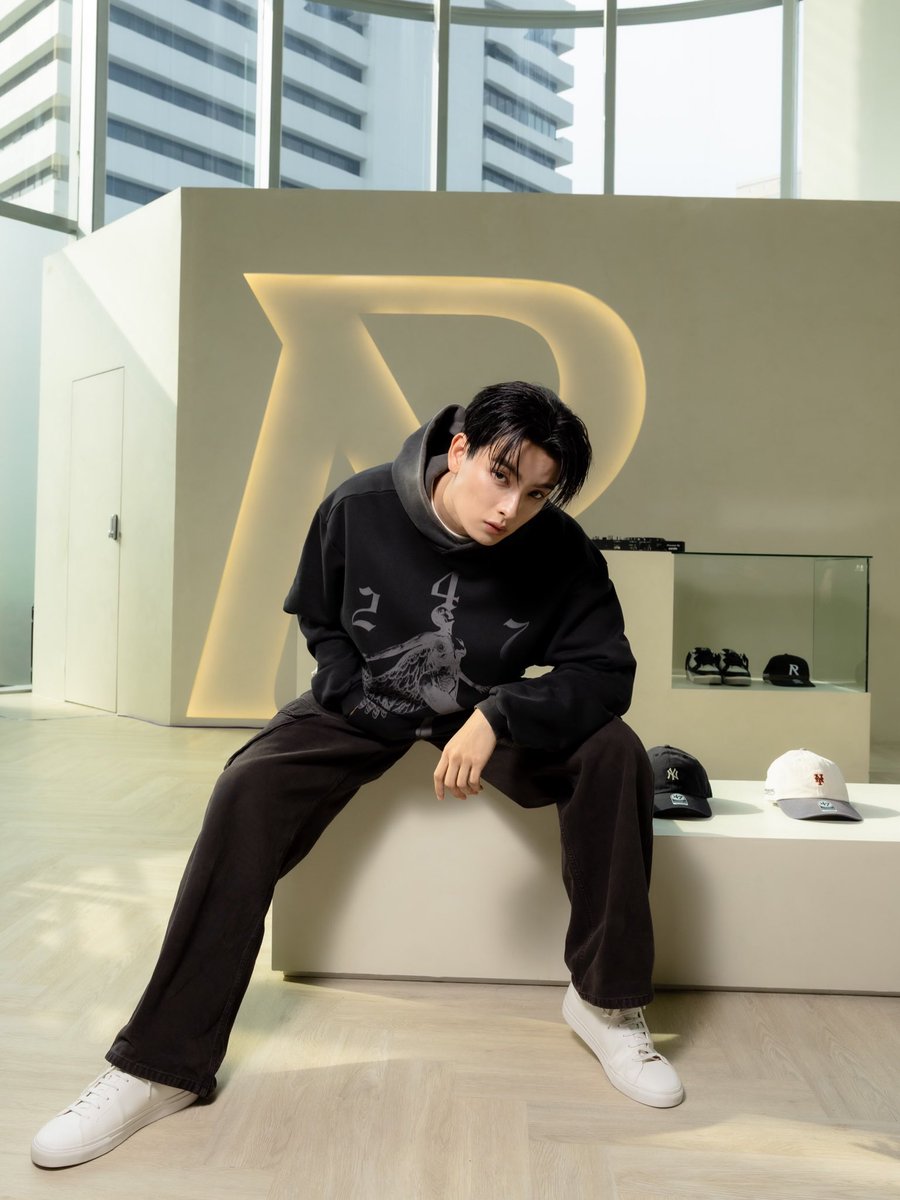 KHUNPOLSTATS's tweet photo. Represent Boy 😎🤘🏻
🔗: https://t.co/Npw2pEJQrq
Please — ❤️Like, 💬comment, 🔁repost, ↗️share, and 📂save
RepresentTH X KHUNPOL THAI
#KHUNPOL
#RepresentTHxKHUNPOL
#RepresentTHxBUS https://t.co/scHuc2gc1e