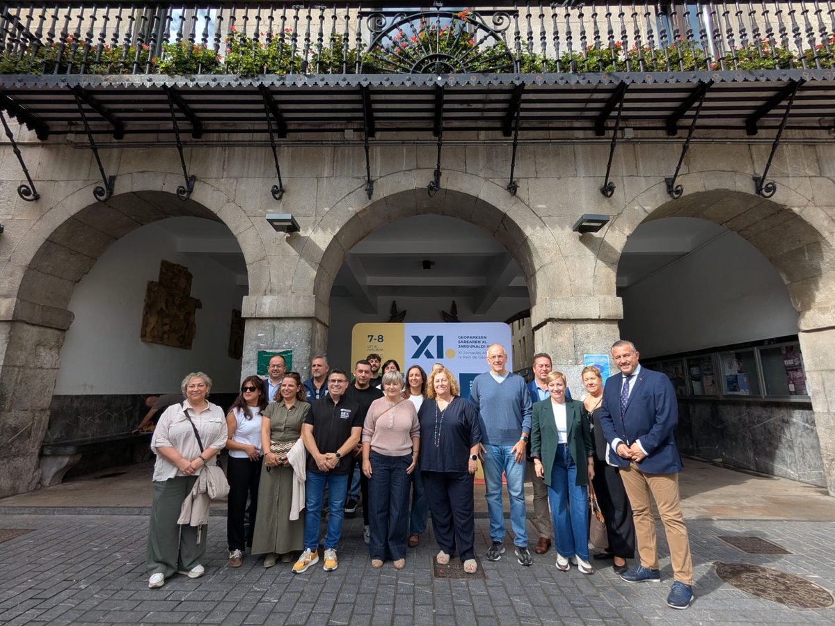 DebakoUdala's tweet photo. 🌍 Debak Estatuko zortzi geoparketako alkate eta ordezkariak hartu ditu gaur.

🤝 La recepción se ha celebrado en la antesala de las XI Jornadas Abiertas de la Red Española de Geoparques.

Albistea 👉 https://t.co/B0JogzrlQv

Noticia 👉 https://t.co/EvzTPObPP9

#deba #debakoudala https://t.co/9UToVbkKcA