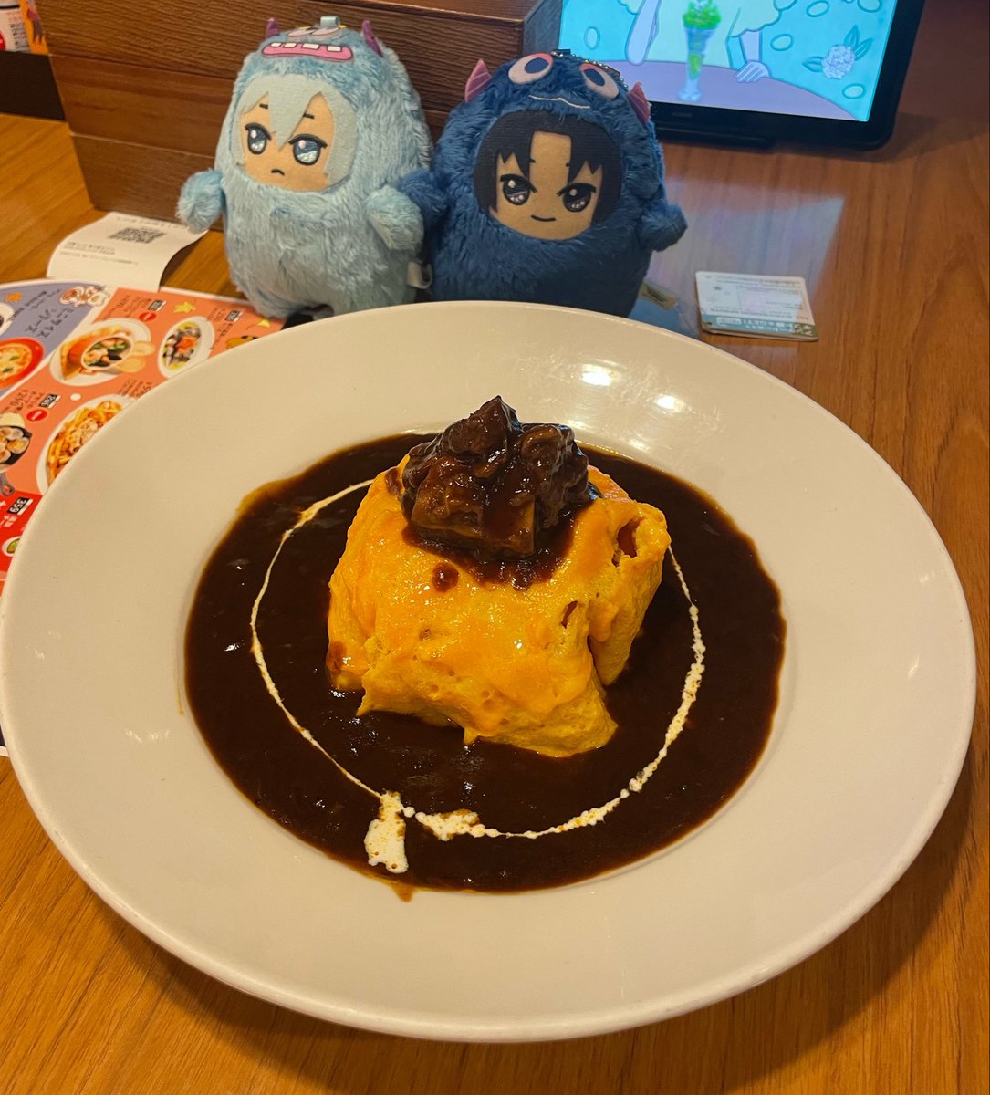 lapin_sh11's tweet photo. フォロワーさんと一緒に装飾店舗のココス平和台店でご飯食べてきました！
アイナナの装飾可愛かったです✨ https://t.co/U0no0LgCHZ