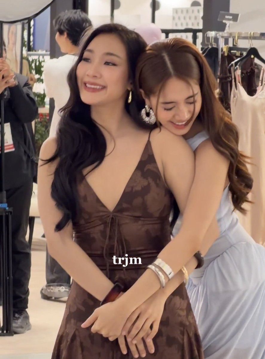ZetFANY's tweet photo. ไม่มีไร https://t.co/OAOEb83RtL