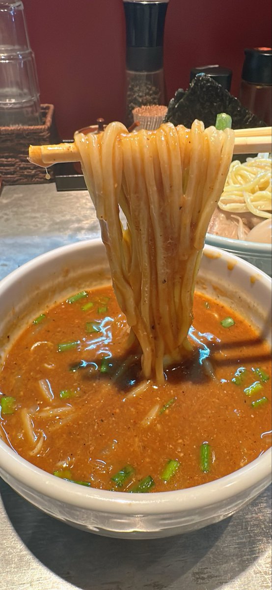 Magata27559's tweet photo. #2026年262杯目
#麺やまらぁ
#特製濃厚味噌つけ麺初挑戦
#八丁味噌ベースに５種の味噌
#バラと肩ロースも秀逸
#冷たく締められたツヤツヤ太麺
#京都丹波産こだわり味玉
#何食っても美味い
#人形町ラーメン
#今年最多訪問店 https://t.co/CtXhRVFRRc